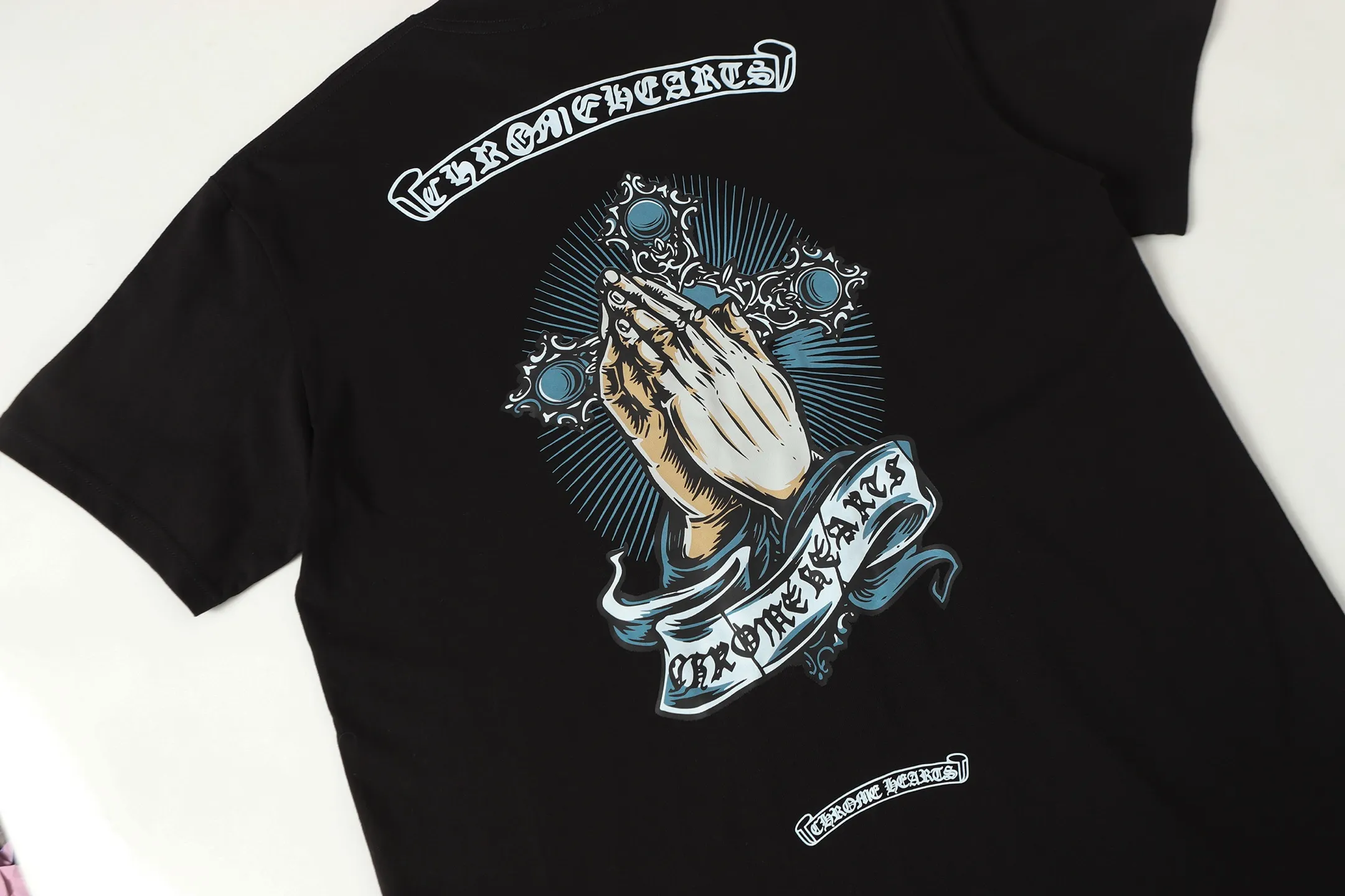 P150 -Chrome Hearts/Chrome Heart Devil's Hand Cross Letter Printed Short Sleeve T-shirt -High weight, high density and high quality. The wool is soft, delicate and skin-friendly. It feels soft and silky. It has excellent warmth and skin-friendly properties.